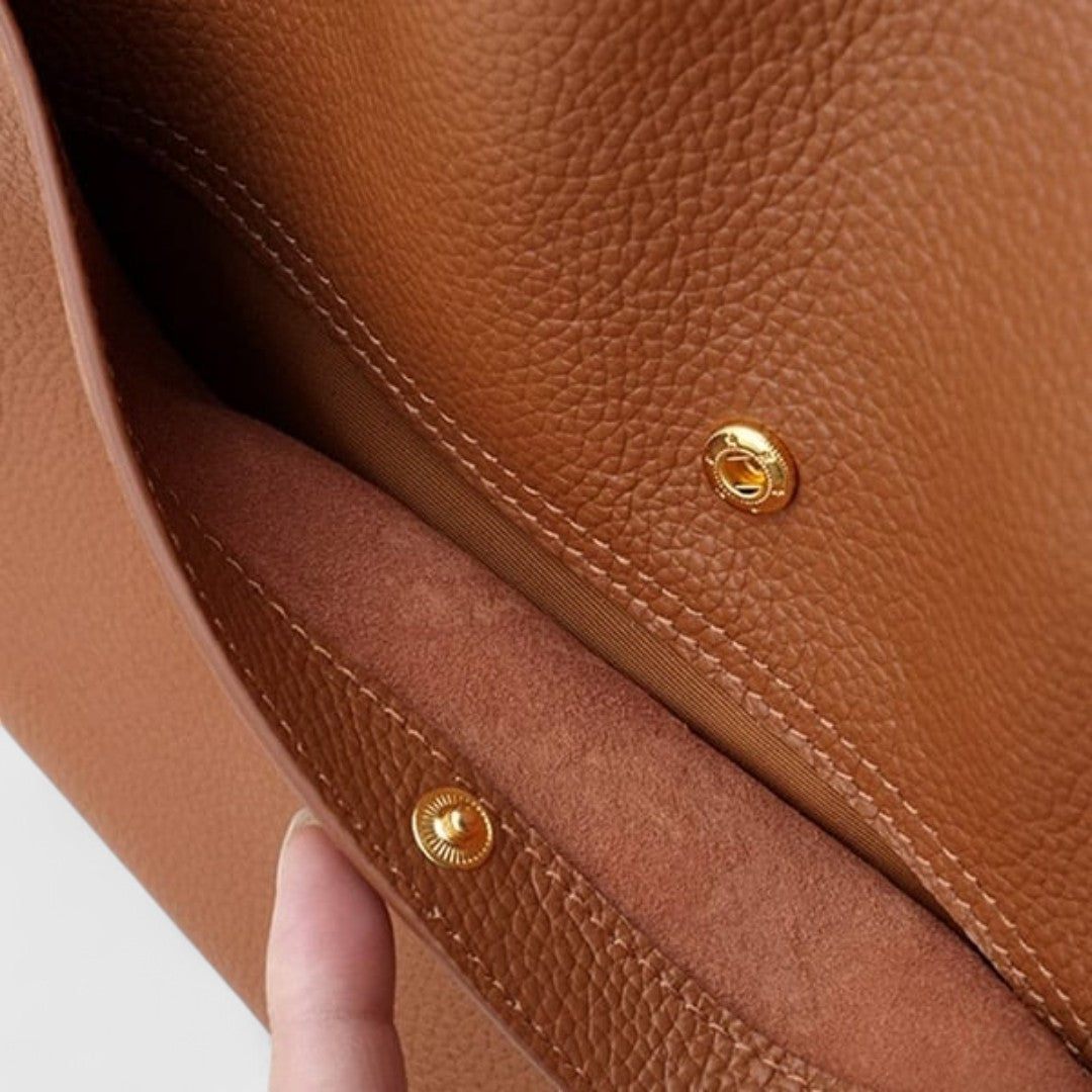 Plousia - Bolso de cuero de hombro en un diseño simple y elegante