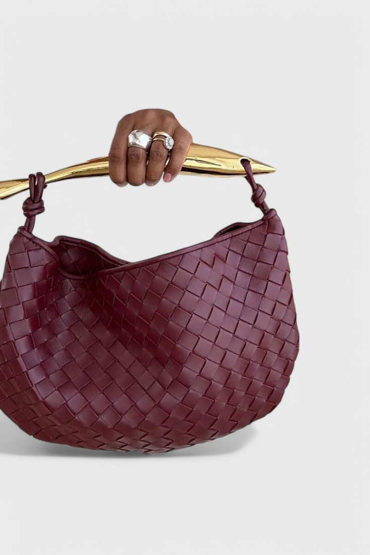 Bolso Woven Gerda con Asa Dorada