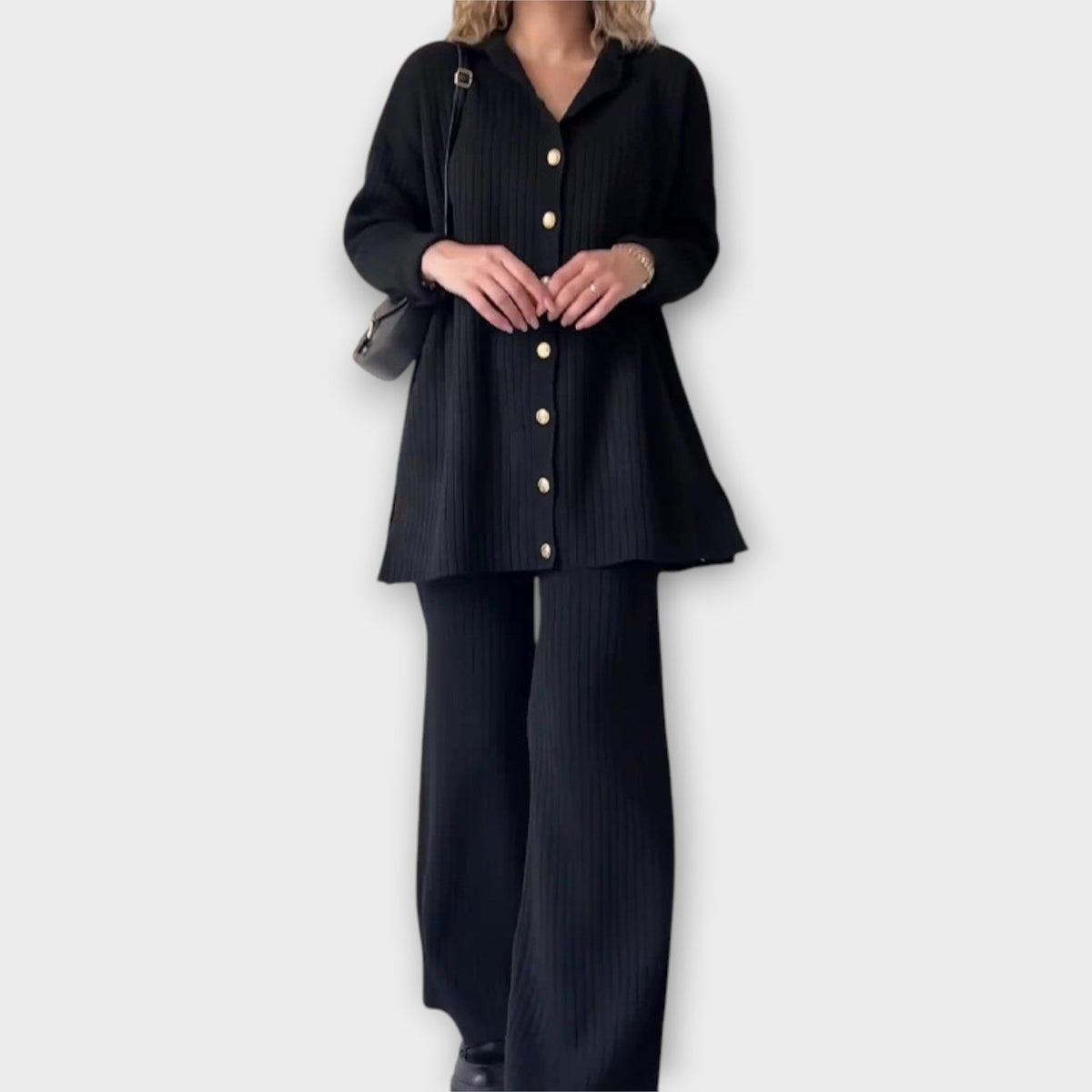 Conjunto con Detalles de Cinta y Línea Elegante
