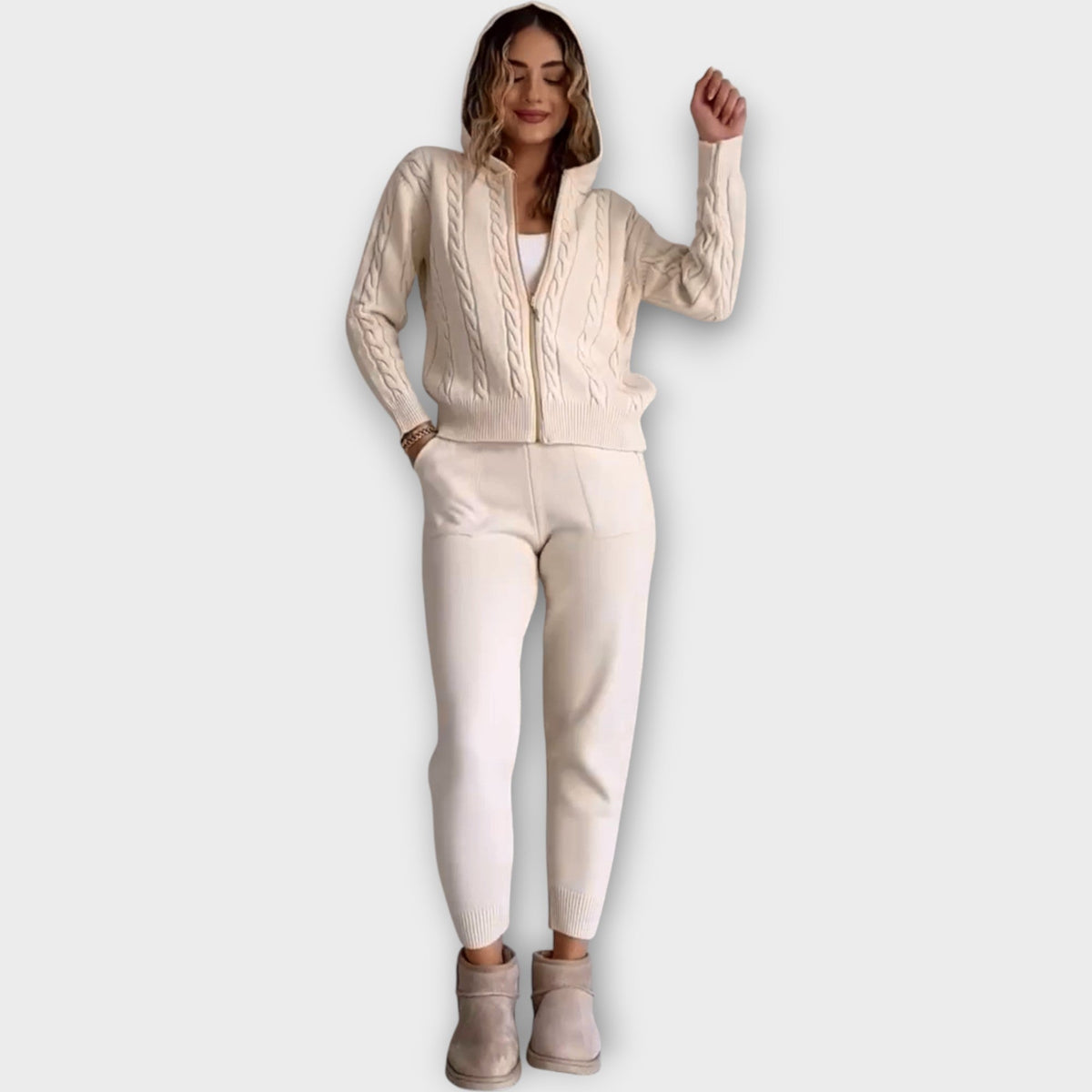 Conjunto de Punto con Capucha y Chaqueta