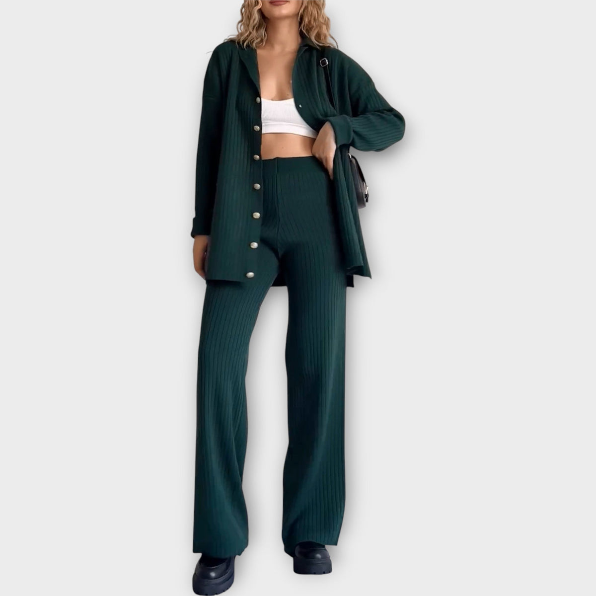 Conjunto con Detalles de Cinta y Línea Elegante